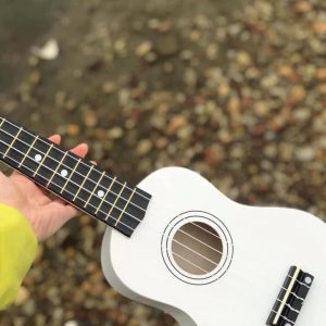Ukulele Soprano Trắng