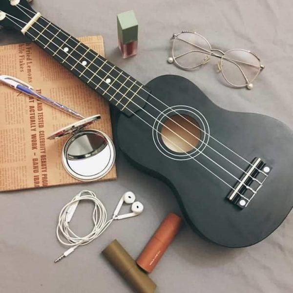 Ukulele Soprano đen
