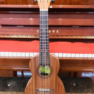 Ukulele Concert Hanknn màu gỗ