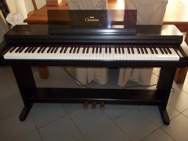 Piano Yamaha CLP560