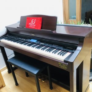 Piano Roland KR575
