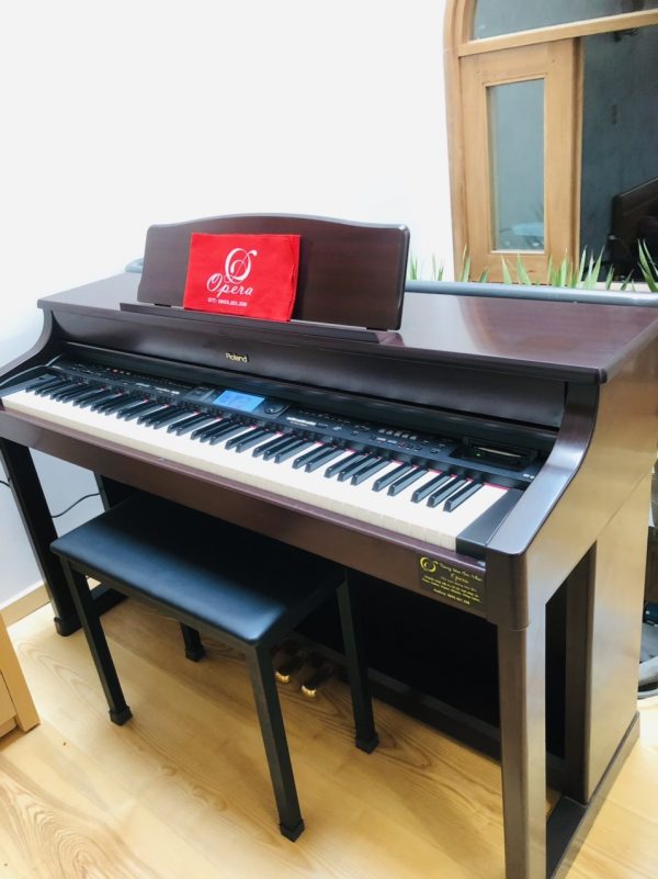 Piano Roland KR575