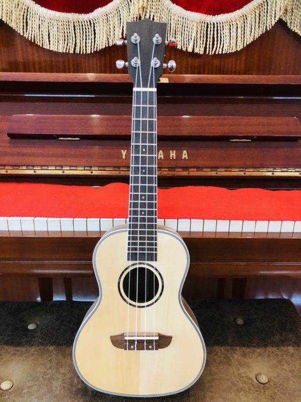 Ukulele Concert viền trơn