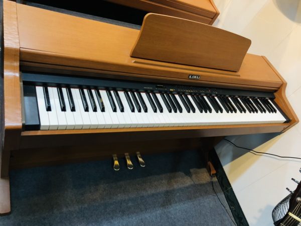Piano Kawai PN270