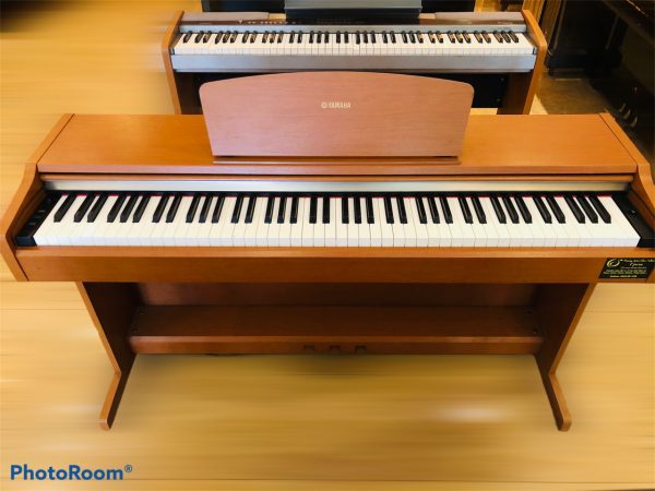 Piano Yamaha J7000